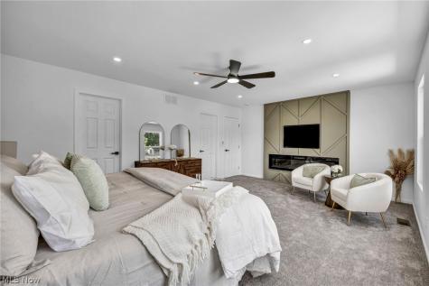 16801 Raymond Street Maple Heights OH 44137
