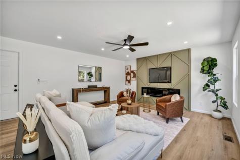 16801 Raymond Street Maple Heights OH 44137