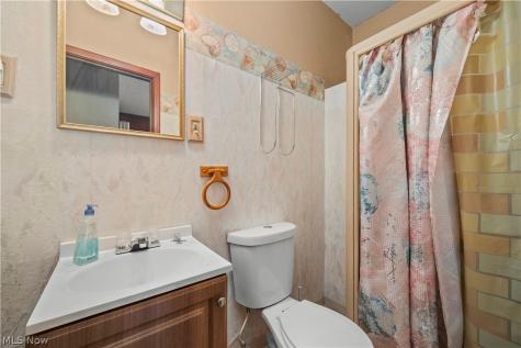 255 E 42nd Street Lorain OH 44052