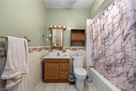 255 E 42nd Street Lorain OH 44052