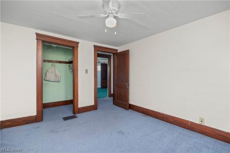 255 E 42nd Street Lorain OH 44052