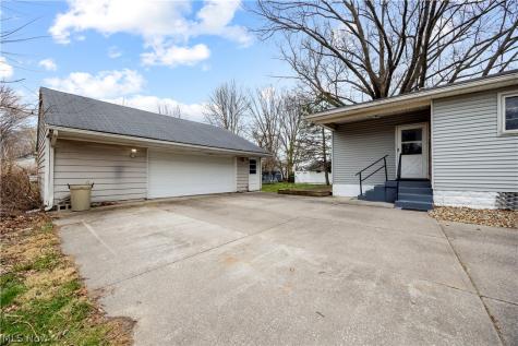 255 E 42nd Street Lorain OH 44052