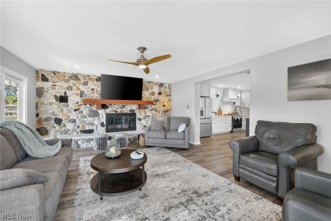 560 Saunders Avenue Akron OH 44319