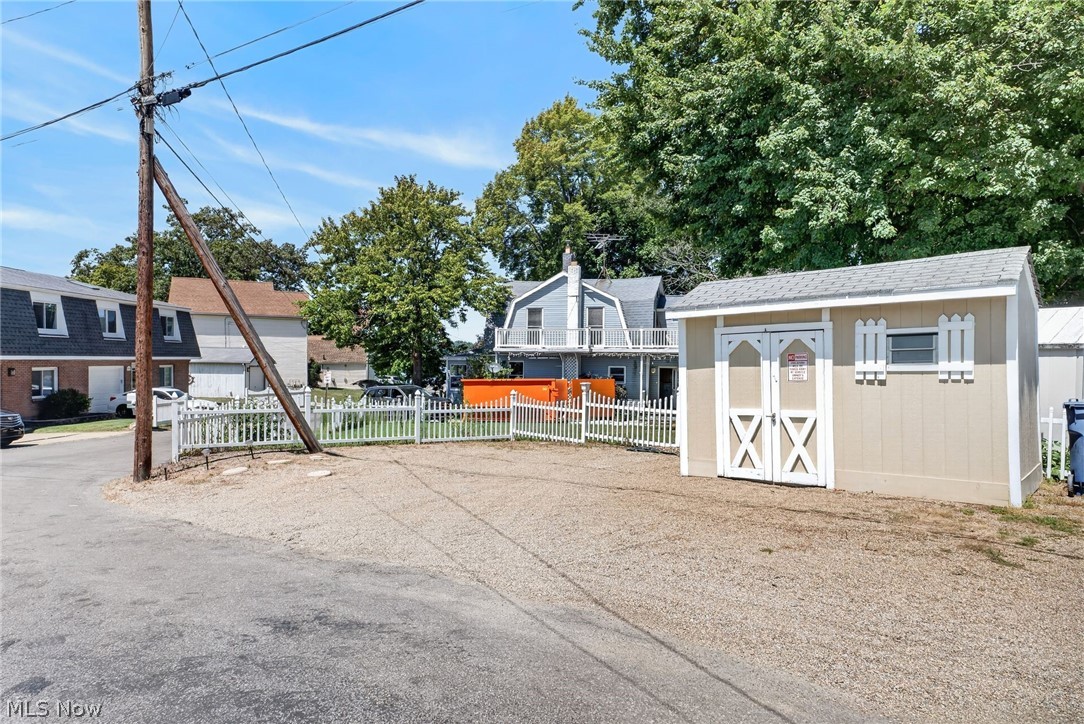 560 Saunders Avenue Akron OH 44319