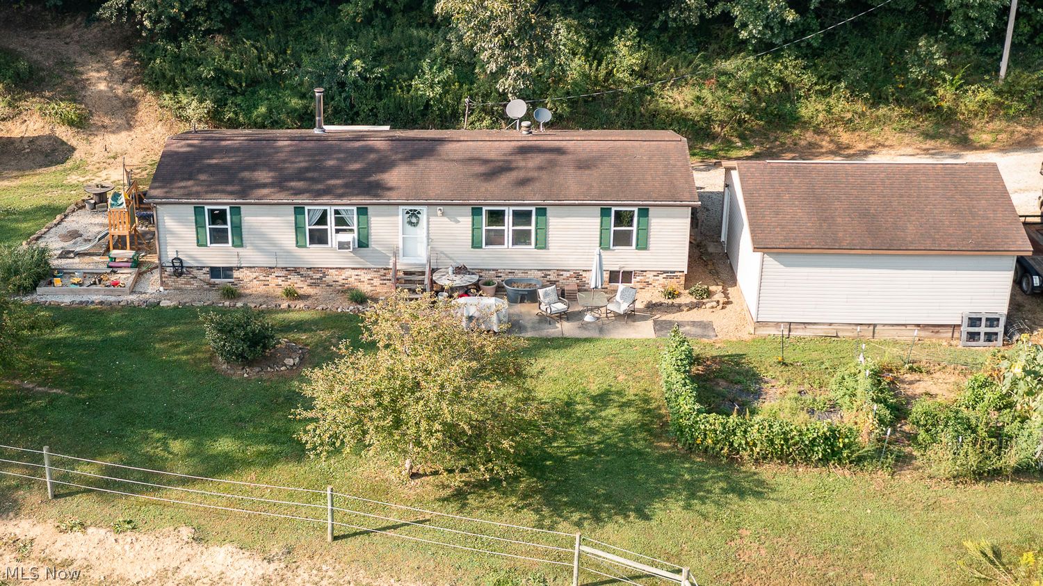 1323 Brussel Road NE Carrollton OH 44615