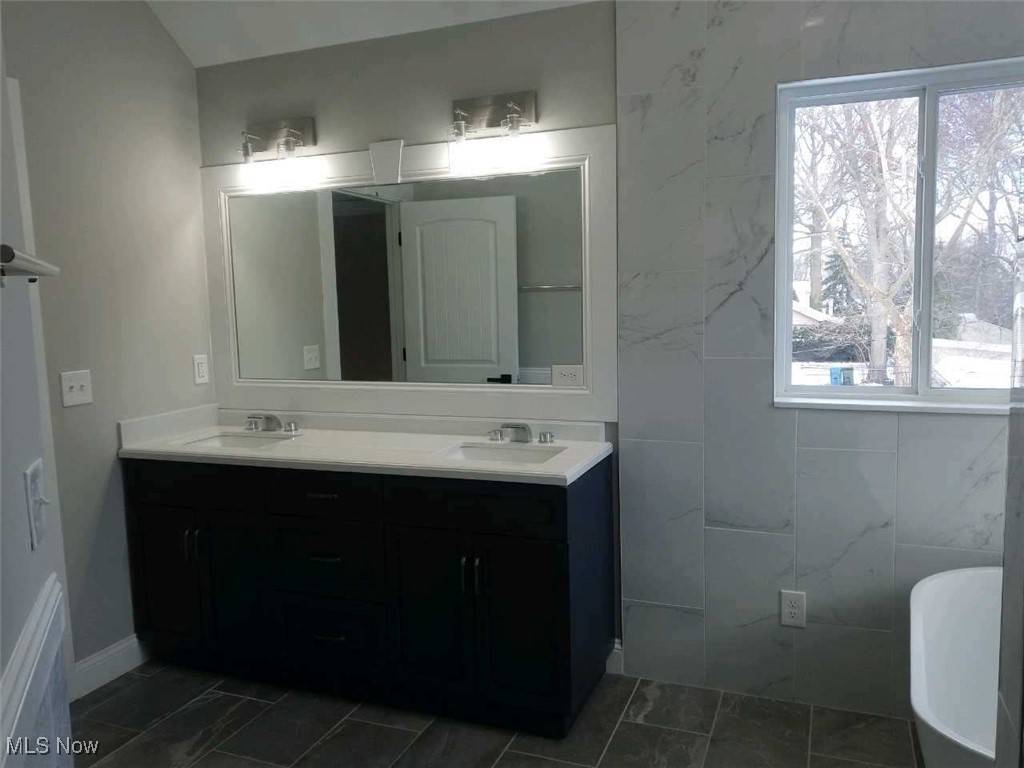 487 Parkside Drive Bay Village OH 44140