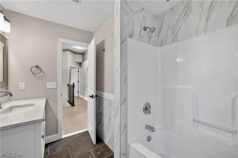 487 Parkside Drive Bay Village OH 44140