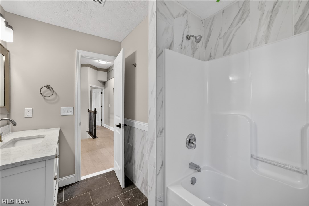 487 Parkside Drive Bay Village OH 44140
