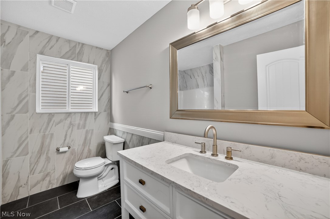 487 Parkside Drive Bay Village OH 44140