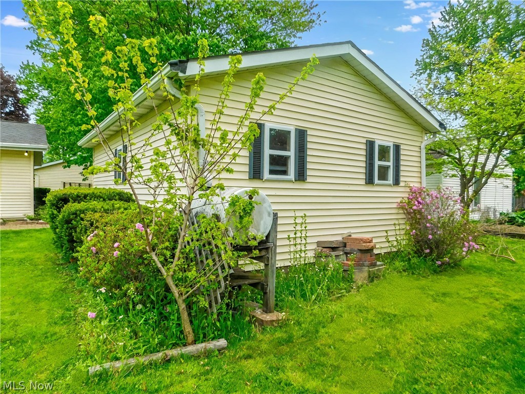 7386 Lake Road Madison OH 44057