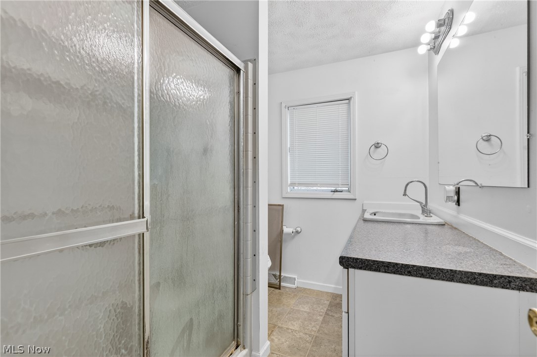 4745 W Lagoon Road West Farmington OH 44491