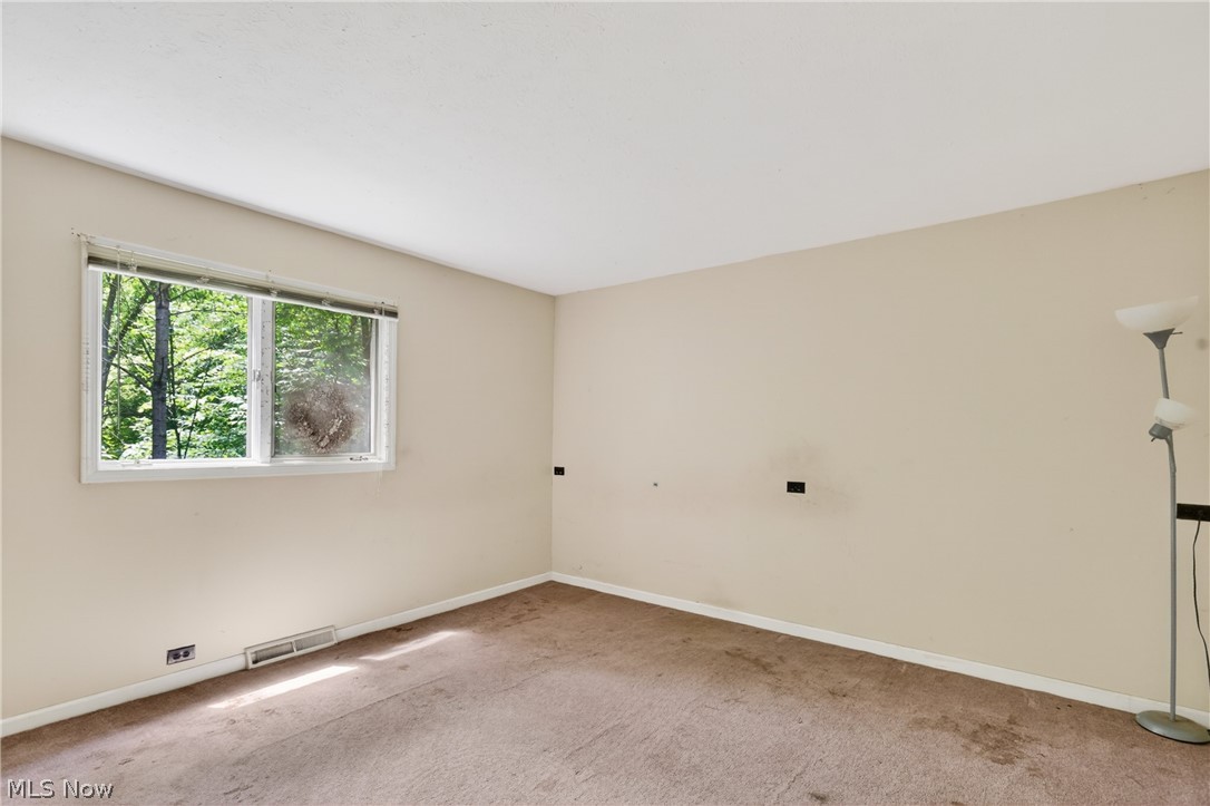 4745 W Lagoon Road West Farmington OH 44491