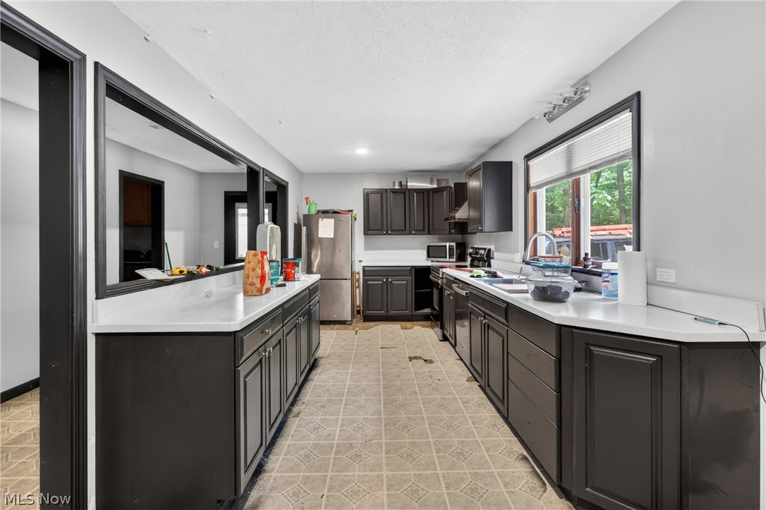4745 W Lagoon Road West Farmington OH 44491