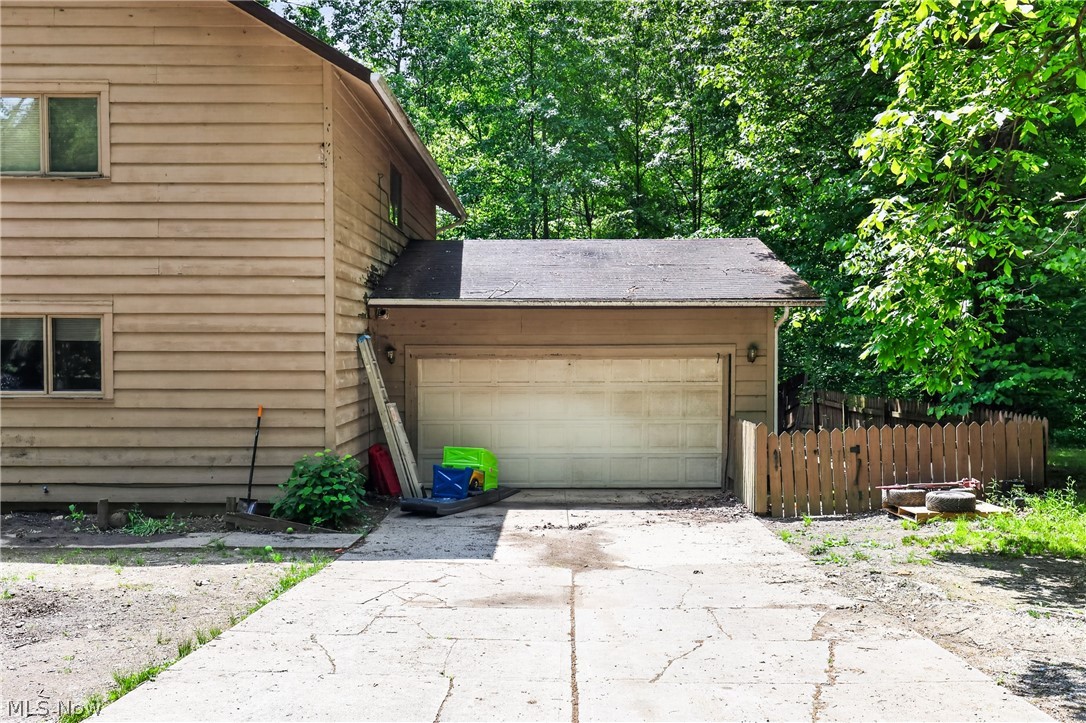4745 W Lagoon Road West Farmington OH 44491