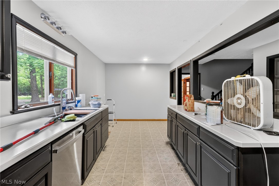 4745 W Lagoon Road West Farmington OH 44491