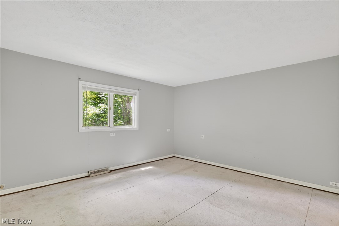 4745 W Lagoon Road West Farmington OH 44491