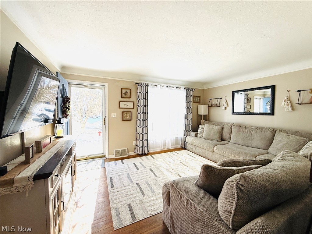6308 Delora Avenue Brooklyn OH 44144
