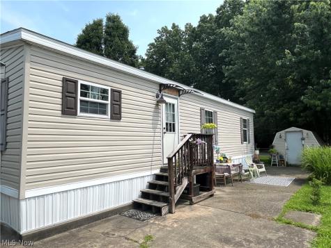 13 Cherokee Lane Creston OH 44217