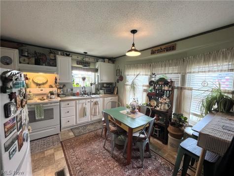 13 Cherokee Lane Creston OH 44217