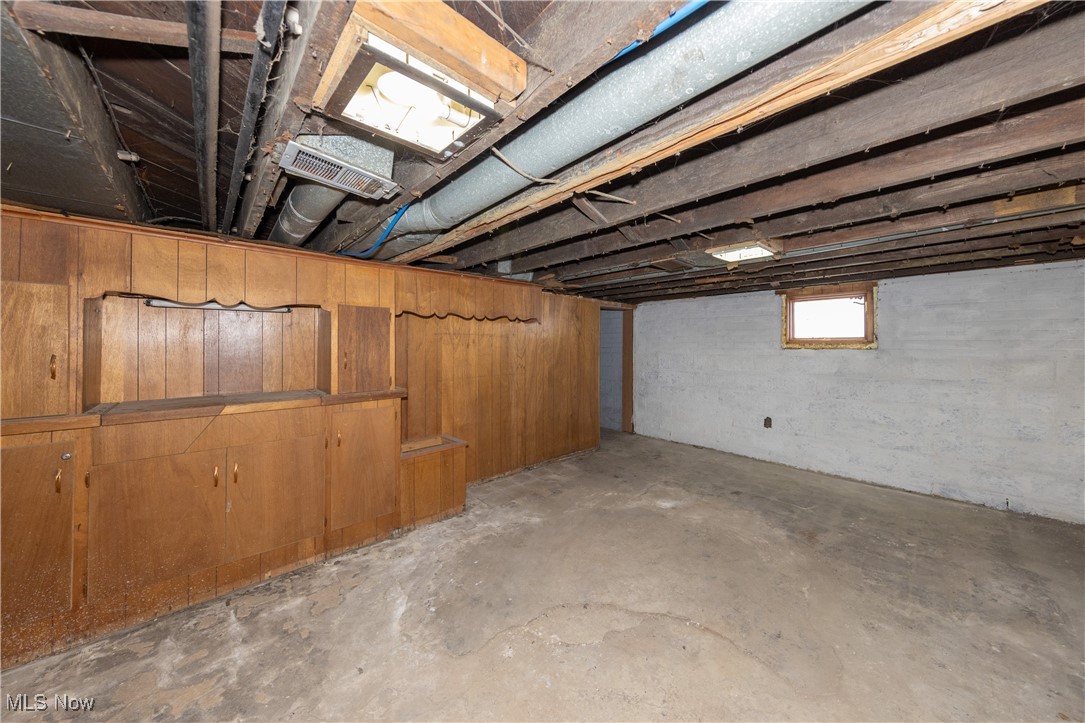 1116 Adelaide Avenue SE Warren OH 44484