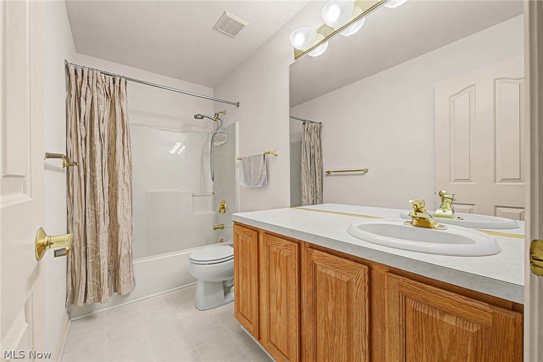 20067 Killians Grove Strongsville OH 44149