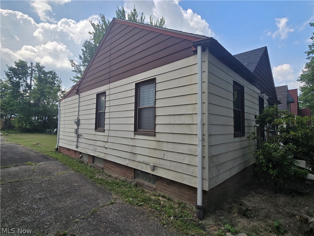 15908 Invermere Avenue Cleveland OH 44128