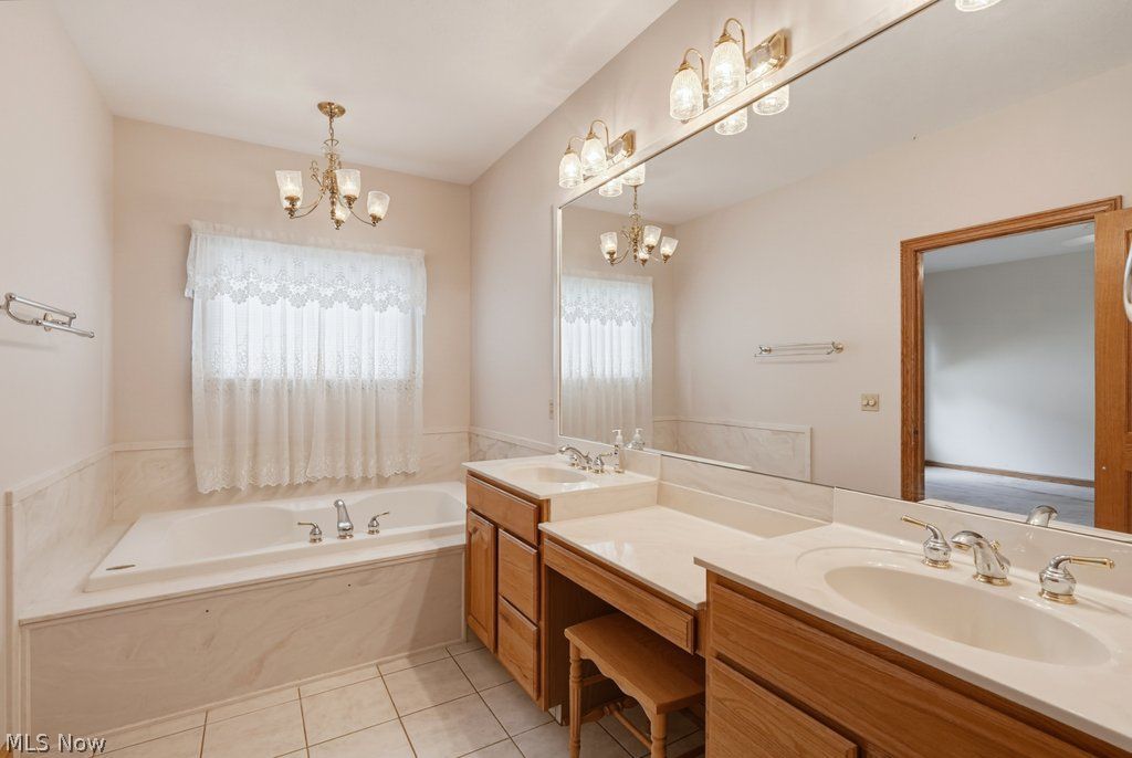 154 Whittlesey Drive Tallmadge OH 44278