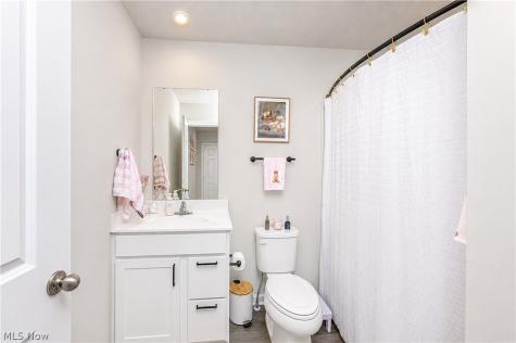 2741 Bishop Oval Barberton OH 44203
