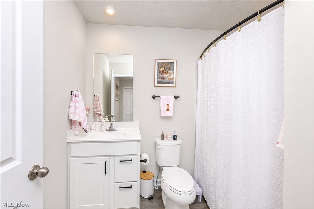 2741 Bishop Oval Barberton OH 44203