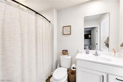 2741 Bishop Oval Barberton OH 44203