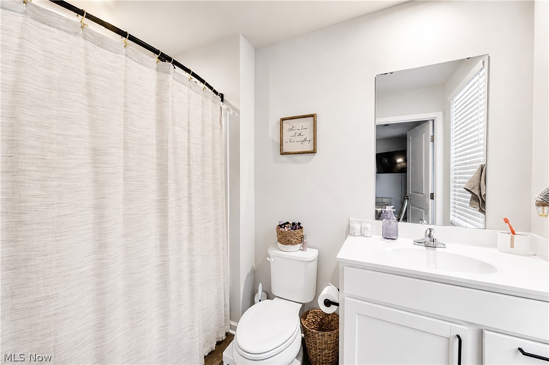 2741 Bishop Oval Barberton OH 44203