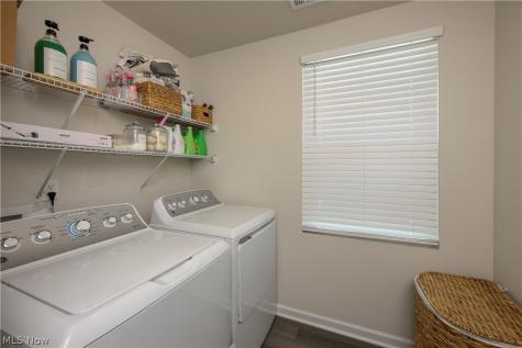 2741 Bishop Oval Barberton OH 44203