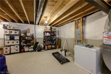 2741 Bishop Oval Barberton OH 44203