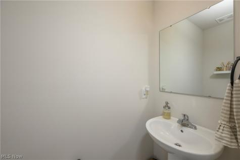 2741 Bishop Oval Barberton OH 44203