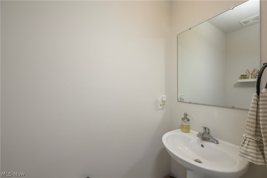 2741 Bishop Oval Barberton OH 44203