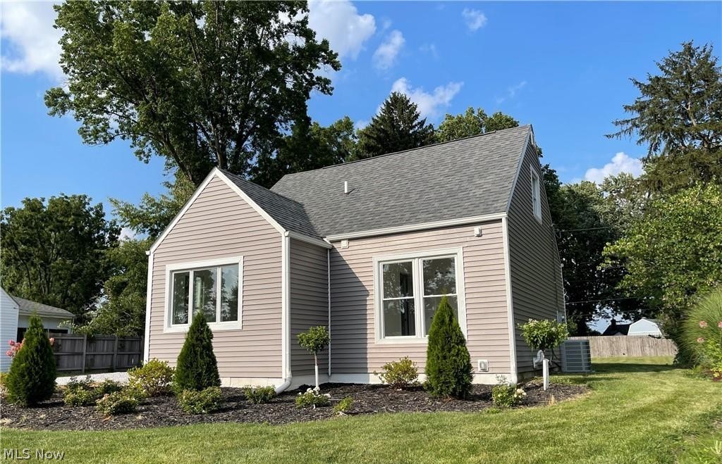 1717 Thornapple Avenue Akron OH 44301