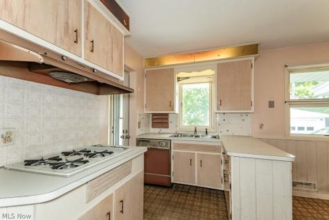 73 E Parkleigh Drive Seven Hills OH 44131