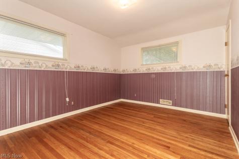 73 E Parkleigh Drive Seven Hills OH 44131