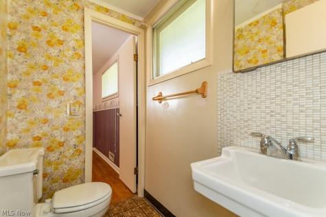 73 E Parkleigh Drive Seven Hills OH 44131