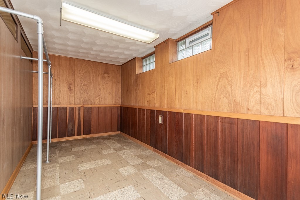 73 E Parkleigh Drive Seven Hills OH 44131