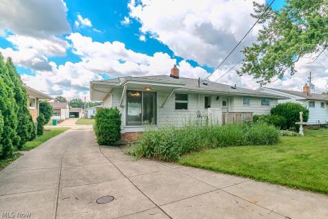 73 E Parkleigh Drive Seven Hills OH 44131