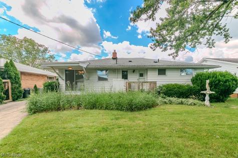 73 E Parkleigh Drive Seven Hills OH 44131