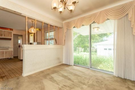 73 E Parkleigh Drive Seven Hills OH 44131