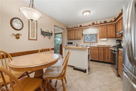 6180 Chesham Avenue NE Canton OH 44721
