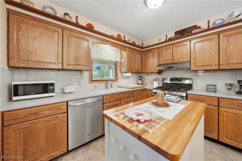 6180 Chesham Avenue NE Canton OH 44721
