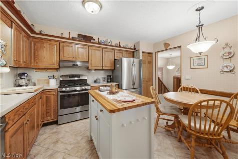 6180 Chesham Avenue NE Canton OH 44721