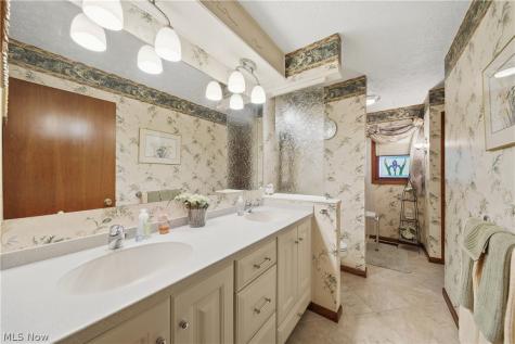 6180 Chesham Avenue NE Canton OH 44721