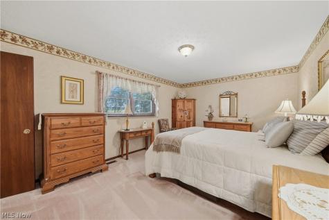 6180 Chesham Avenue NE Canton OH 44721