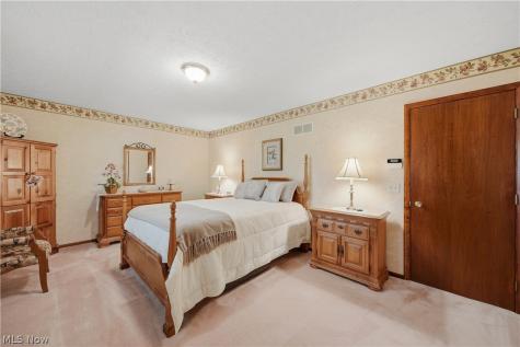 6180 Chesham Avenue NE Canton OH 44721