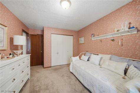 6180 Chesham Avenue NE Canton OH 44721